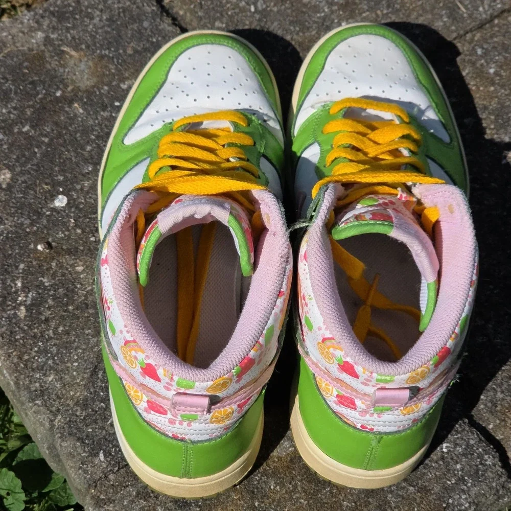 Nike Dunk High Strawberry Shortcake 2009 Size 6.5Y 316604-162 - Picture 4 of 11